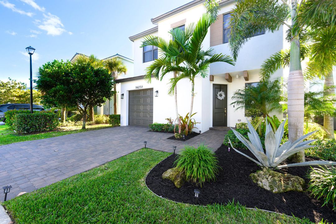 For Sale: $599,000 (3 beds, 2 baths, 1881 Square Feet)