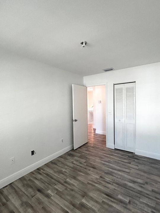 For Rent: $2,500 (3 beds, 2 baths, 1396 Square Feet)