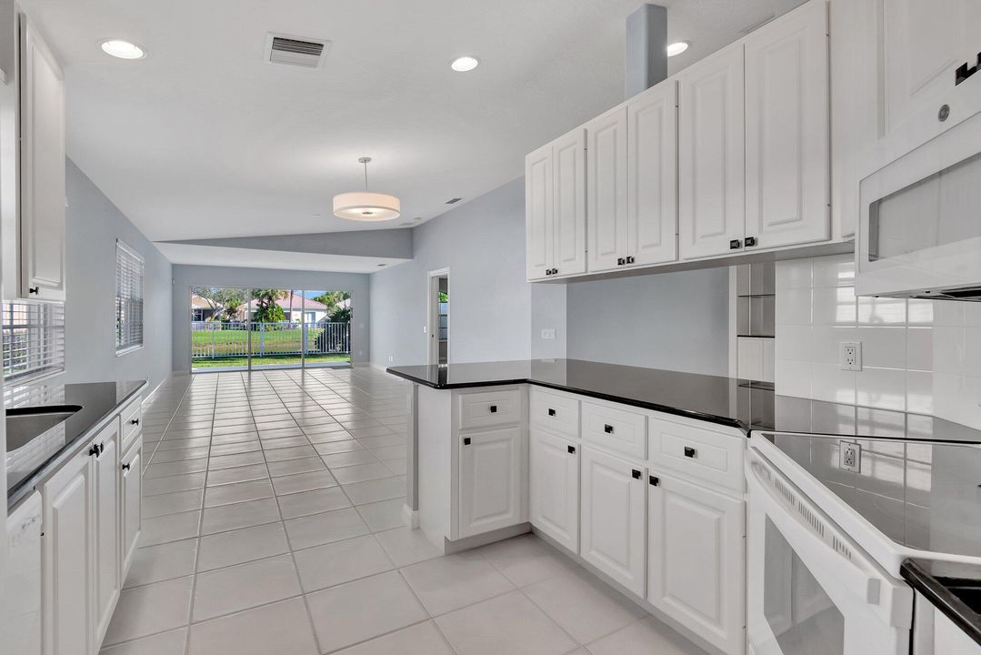 For Sale: $554,900 (2 beds, 2 baths, 1680 Square Feet)