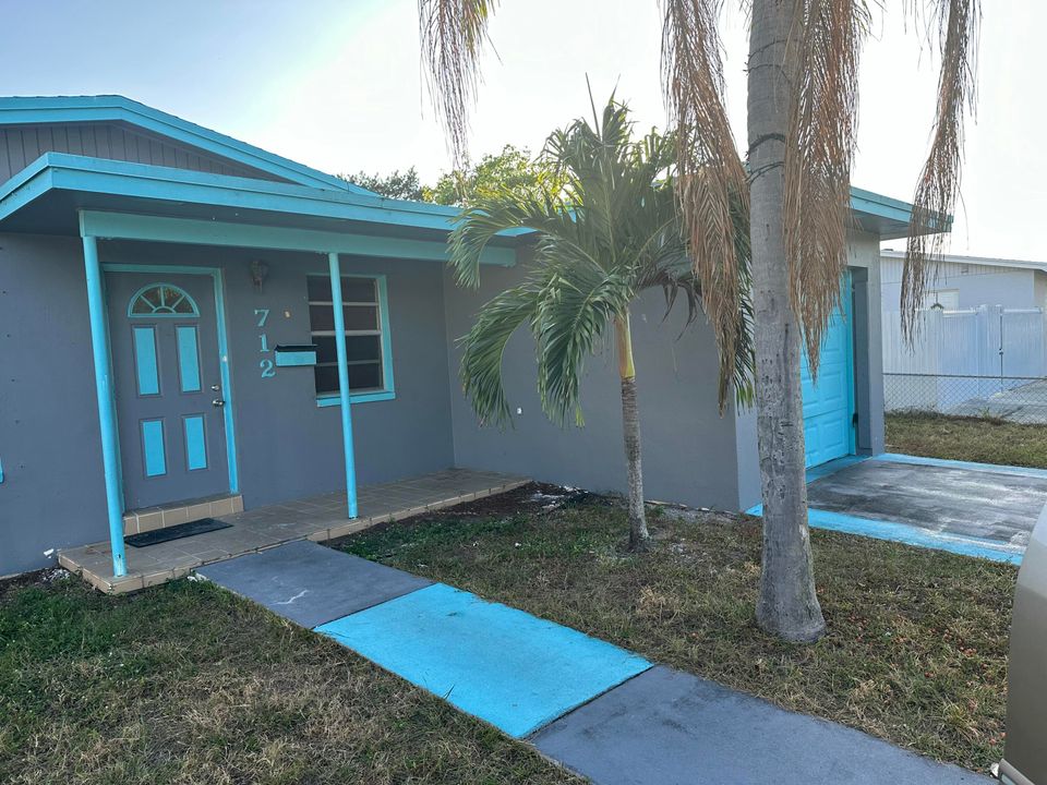 For Sale: $425,000 (3 beds, 1 baths, 912 Square Feet)