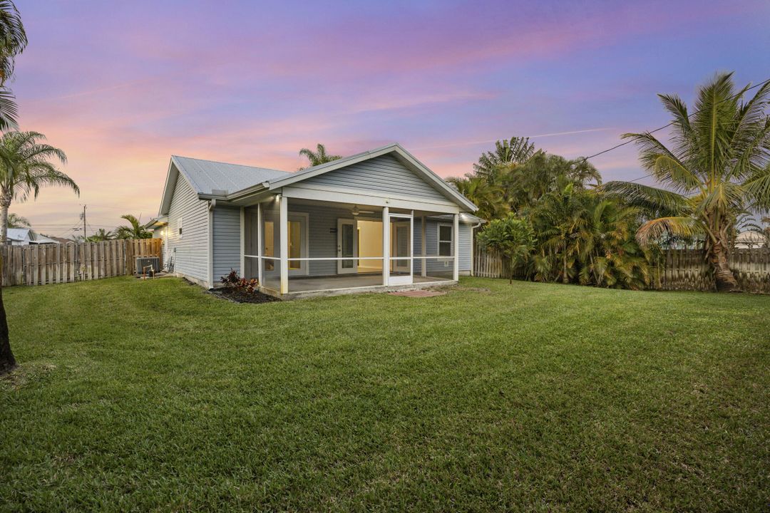 For Sale: $398,000 (3 beds, 2 baths, 1072 Square Feet)