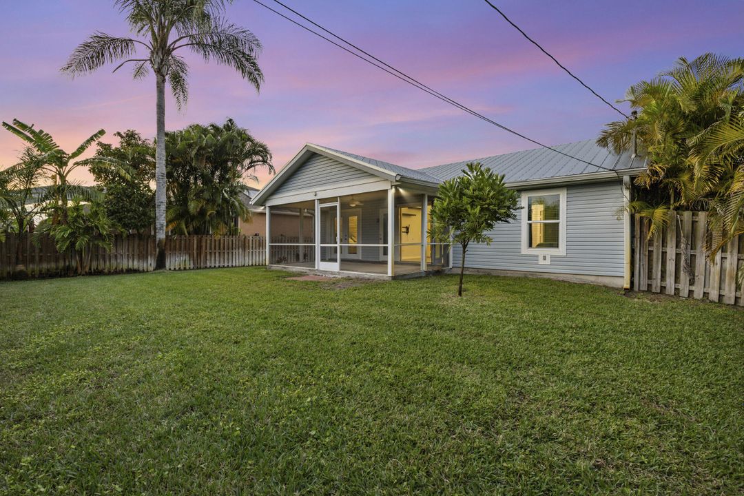 For Sale: $398,000 (3 beds, 2 baths, 1072 Square Feet)