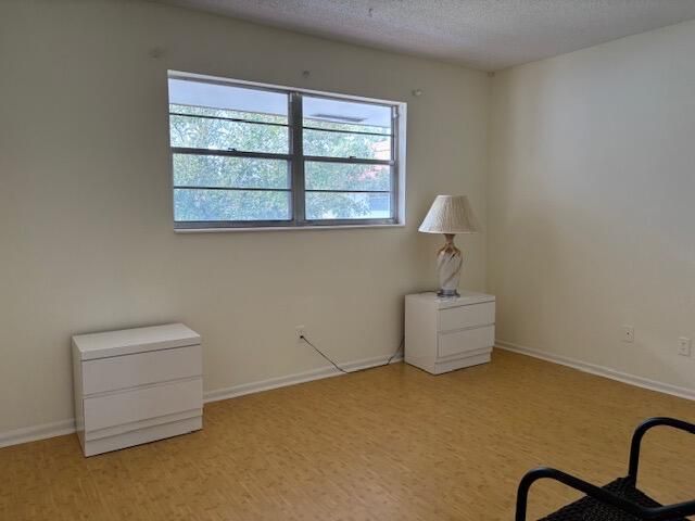 For Sale: $133,000 (2 beds, 2 baths, 1089 Square Feet)