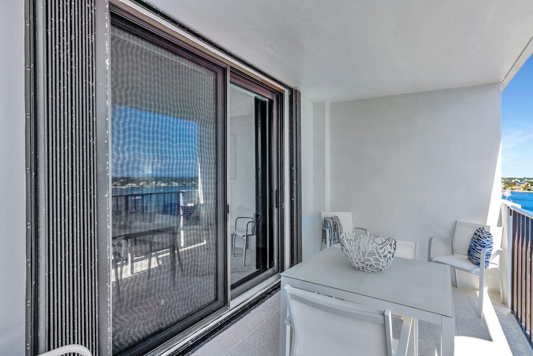 For Sale: $499,000 (2 beds, 2 baths, 1162 Square Feet)