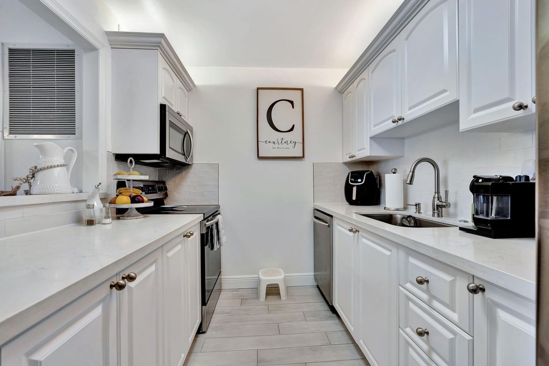 For Sale: $499,000 (2 beds, 2 baths, 1162 Square Feet)