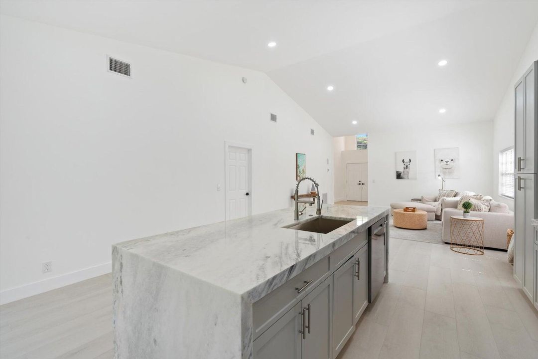 For Sale: $399,000 (2 beds, 2 baths, 1516 Square Feet)