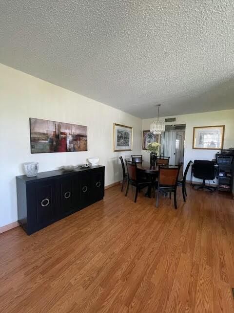 For Sale: $139,000 (1 beds, 1 baths, 700 Square Feet)