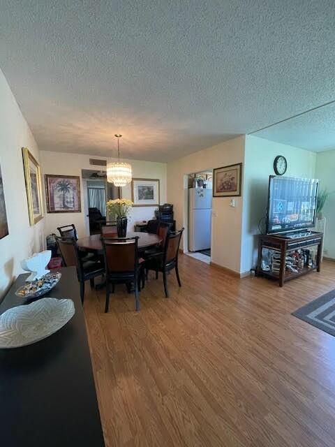 For Sale: $139,000 (1 beds, 1 baths, 700 Square Feet)