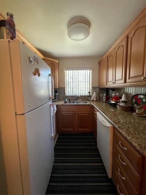 For Sale: $139,000 (1 beds, 1 baths, 700 Square Feet)