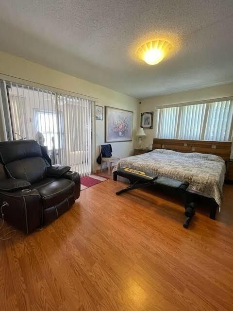 For Sale: $139,000 (1 beds, 1 baths, 700 Square Feet)