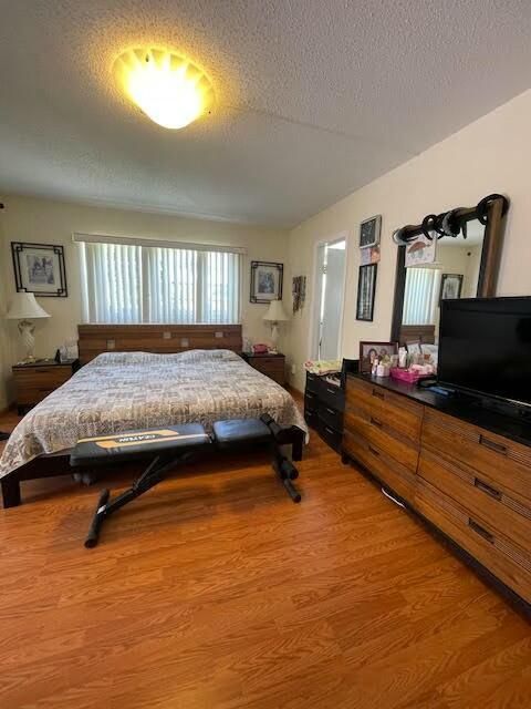 For Sale: $139,000 (1 beds, 1 baths, 700 Square Feet)