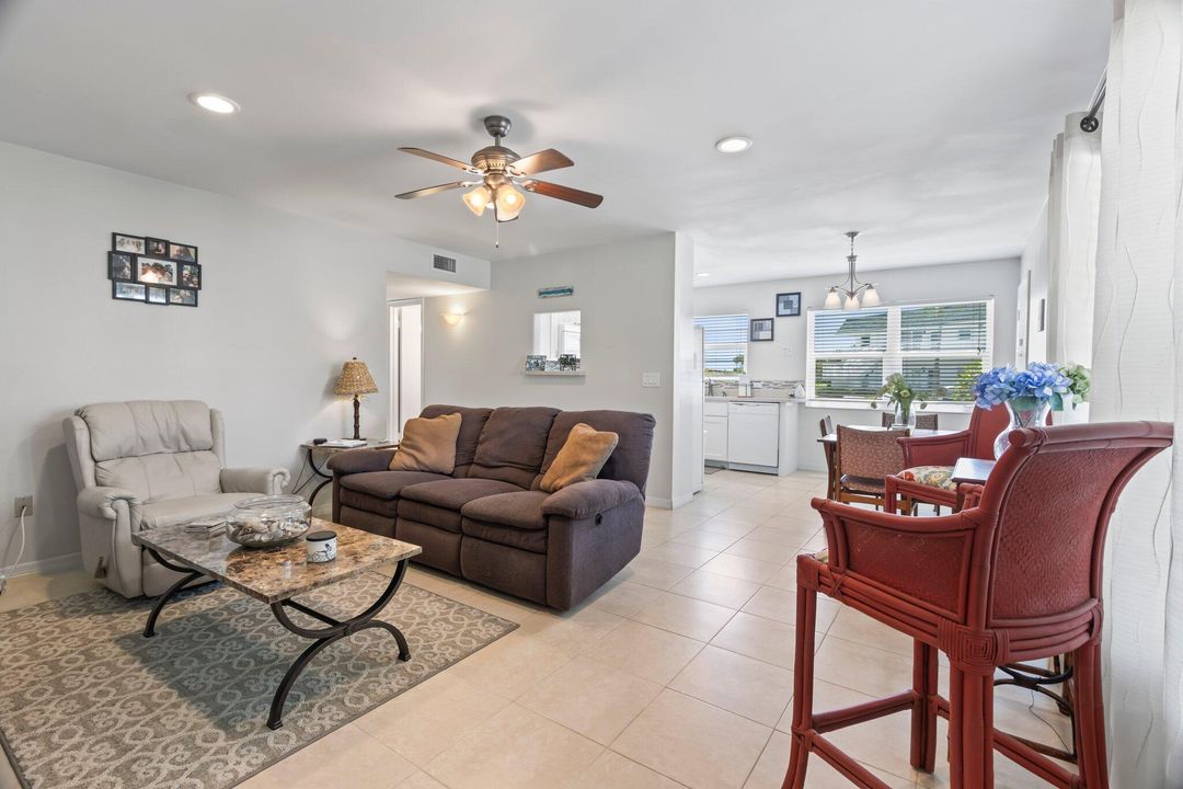 For Sale: $295,000 (2 beds, 2 baths, 1000 Square Feet)