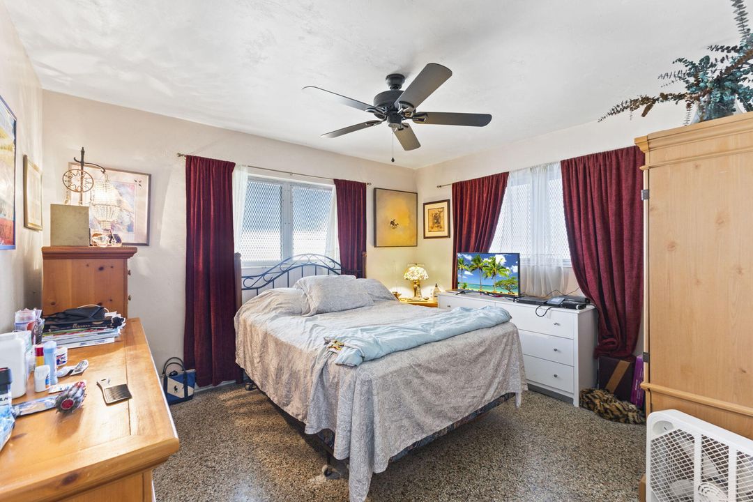 For Sale: $275,000 (2 beds, 2 baths, 891 Square Feet)