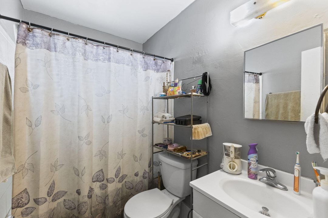 For Sale: $275,000 (2 beds, 2 baths, 891 Square Feet)