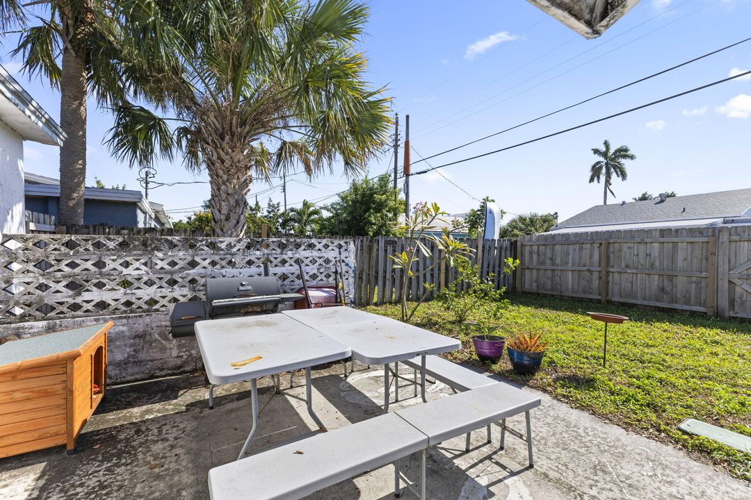 For Sale: $275,000 (2 beds, 2 baths, 891 Square Feet)