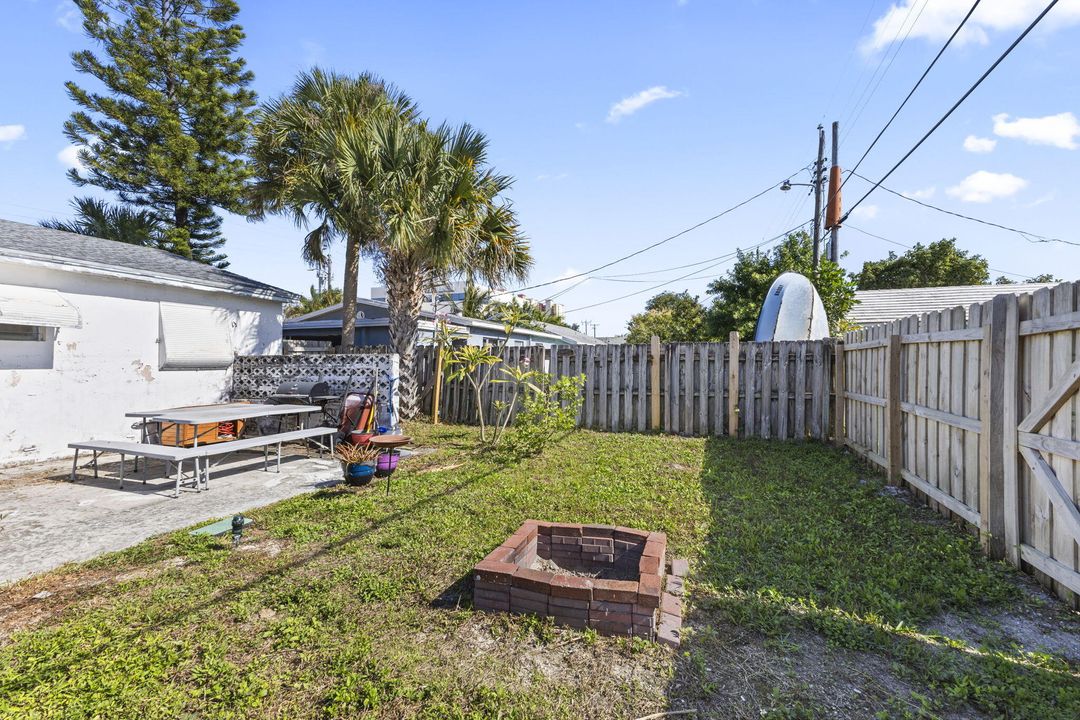 For Sale: $275,000 (2 beds, 2 baths, 891 Square Feet)