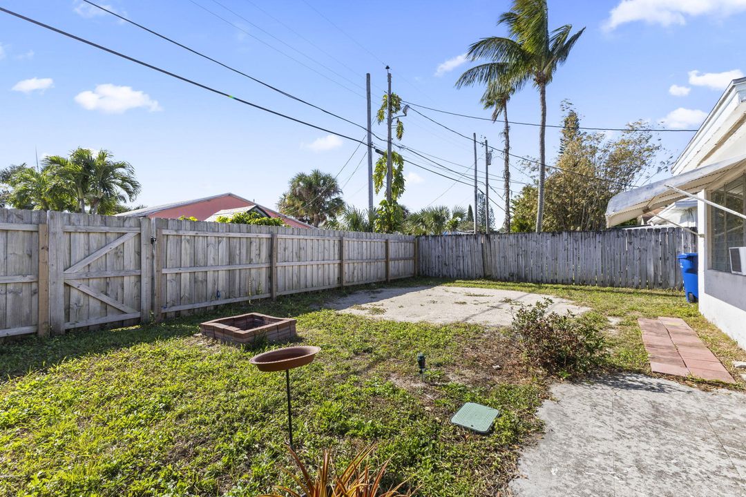 For Sale: $275,000 (2 beds, 2 baths, 891 Square Feet)