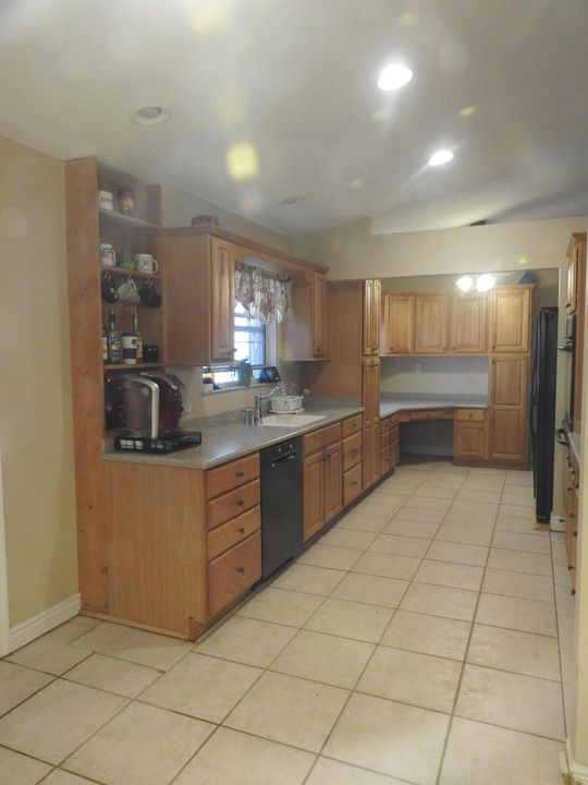 For Sale: $400,000 (3 beds, 2 baths, 1652 Square Feet)