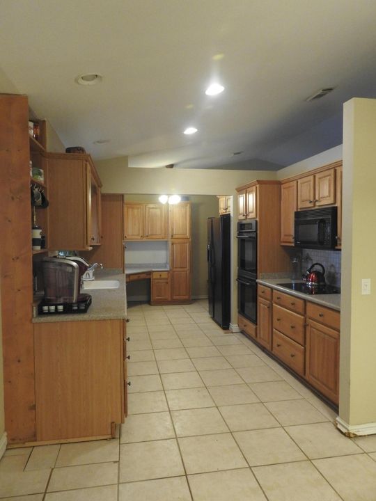 For Sale: $400,000 (3 beds, 2 baths, 1652 Square Feet)