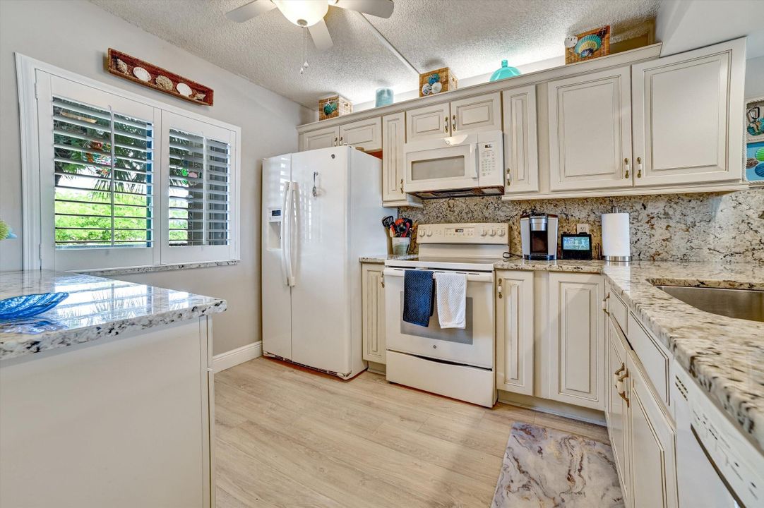 For Sale: $575,900 (2 beds, 2 baths, 1385 Square Feet)