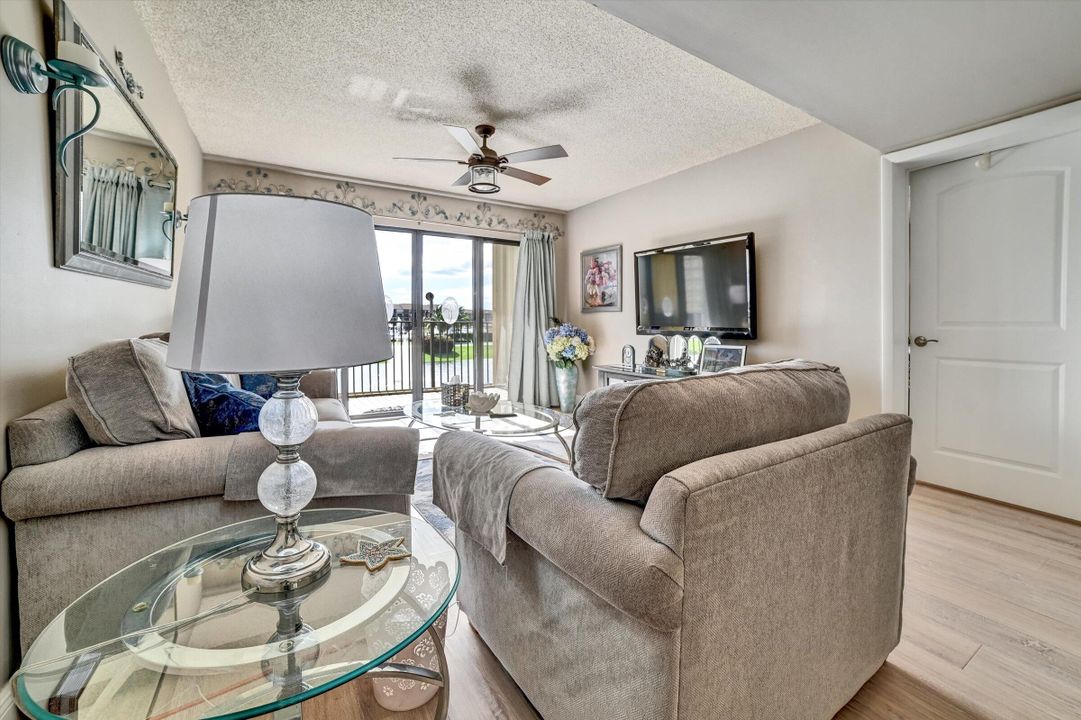 For Sale: $575,900 (2 beds, 2 baths, 1385 Square Feet)