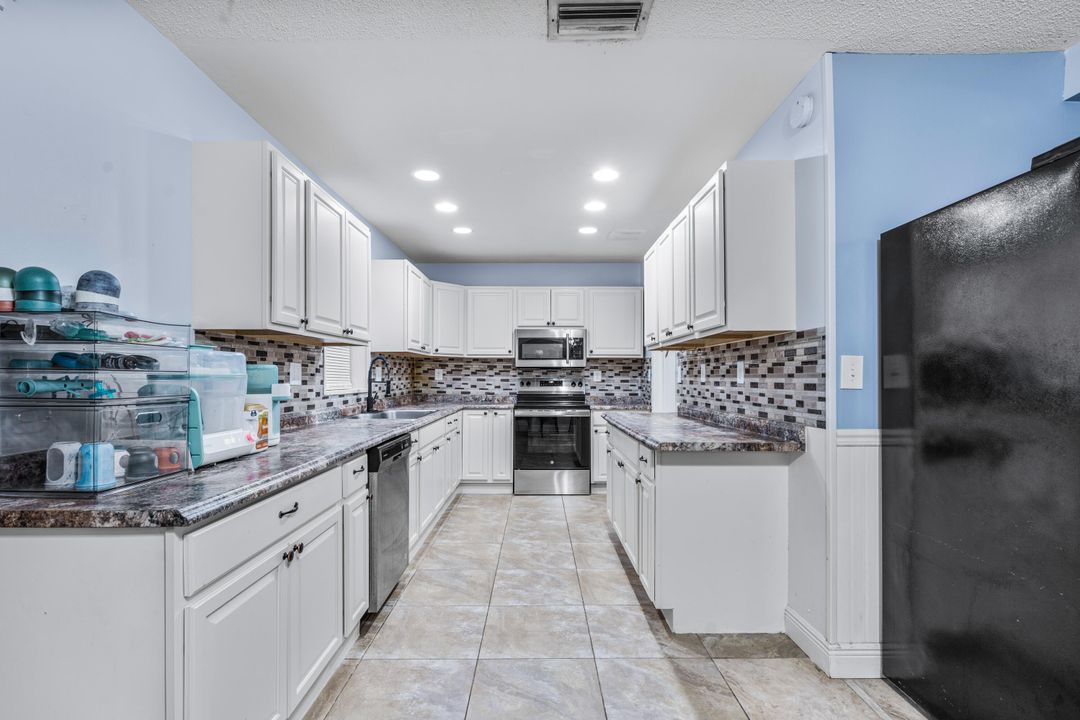 For Sale: $475,000 (3 beds, 2 baths, 2184 Square Feet)