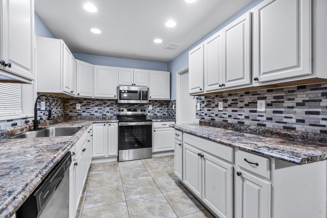 For Sale: $475,000 (3 beds, 2 baths, 2184 Square Feet)