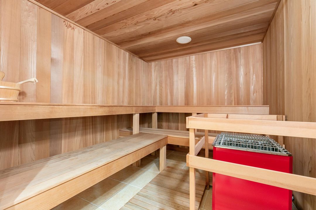 Active With Contract: $7,995,000 (4 beds, 3 baths, 5335 Square Feet)