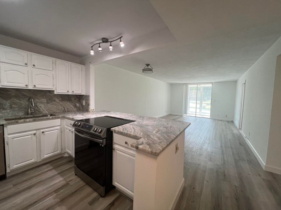 For Sale: $308,000 (3 beds, 2 baths, 1200 Square Feet)