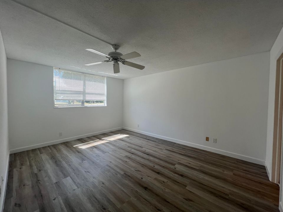 For Sale: $308,000 (3 beds, 2 baths, 1200 Square Feet)