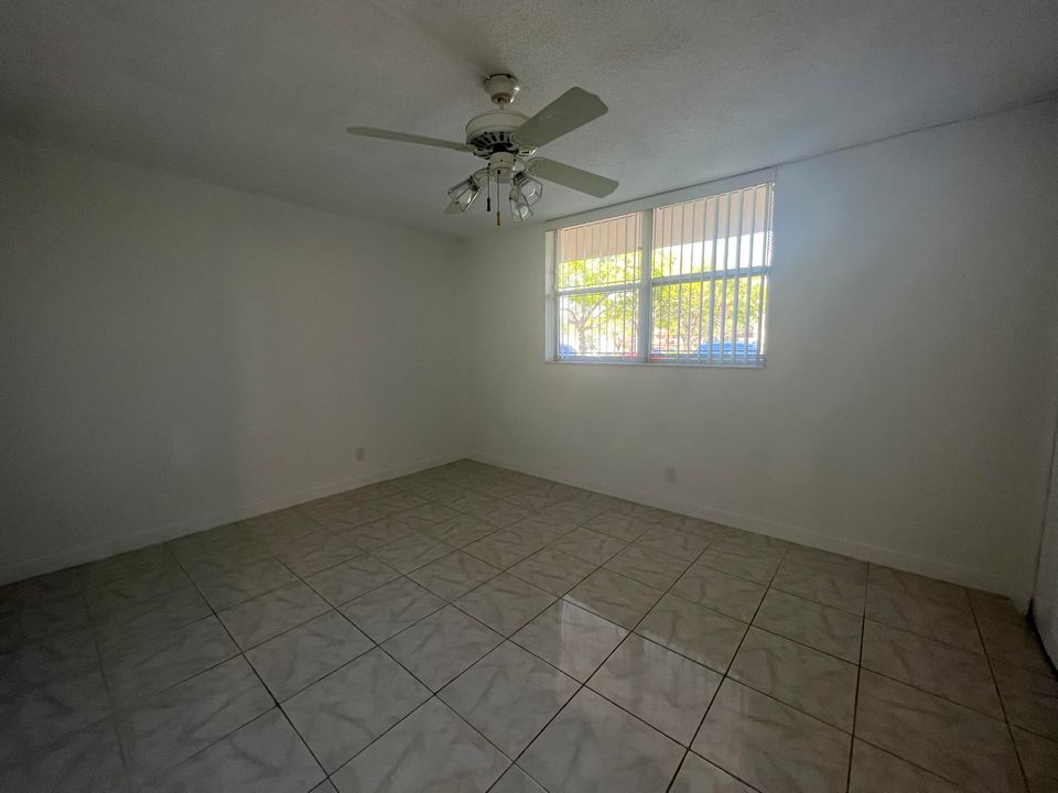 For Sale: $308,000 (3 beds, 2 baths, 1200 Square Feet)