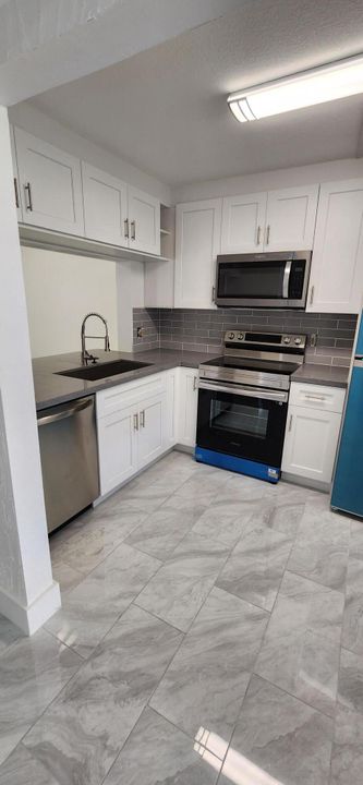 For Rent: $2,300 (2 beds, 2 baths, 1099 Square Feet)