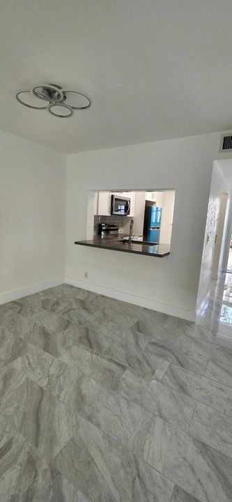 For Rent: $2,300 (2 beds, 2 baths, 1099 Square Feet)