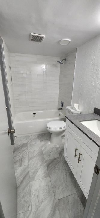 For Rent: $2,300 (2 beds, 2 baths, 1099 Square Feet)