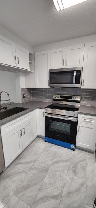 For Rent: $2,300 (2 beds, 2 baths, 1099 Square Feet)