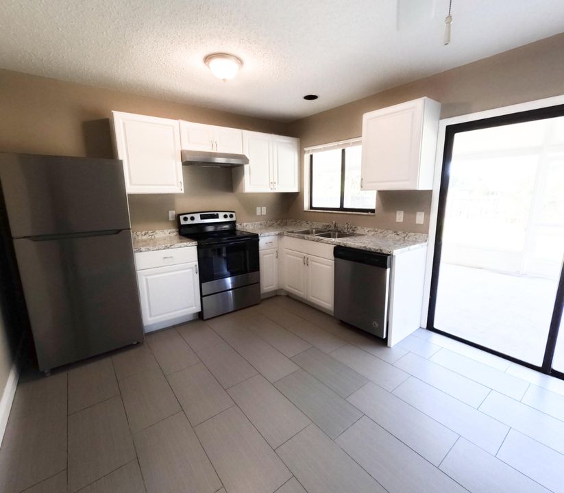 For Rent: $2,250 (3 beds, 2 baths, 1005 Square Feet)