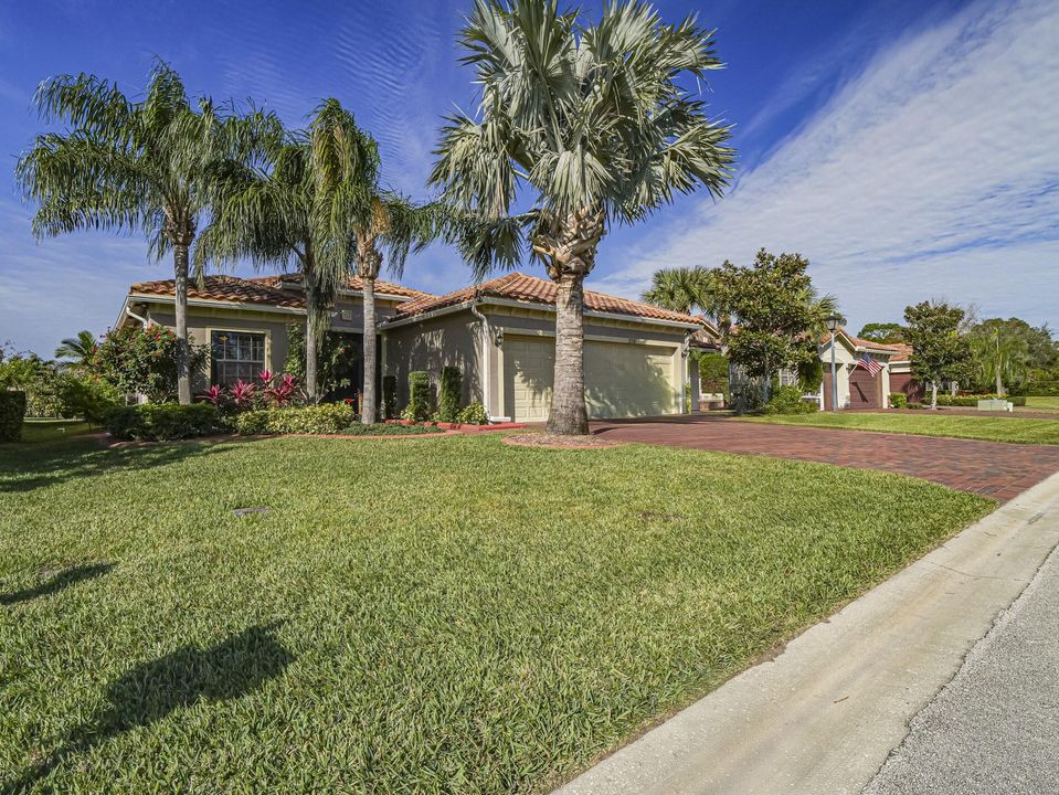 For Sale: $597,000 (3 beds, 3 baths, 2455 Square Feet)