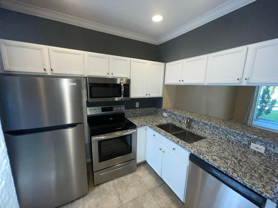 For Rent: $2,100 (2 beds, 2 baths, 1008 Square Feet)