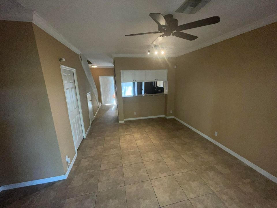 For Rent: $2,100 (2 beds, 2 baths, 1008 Square Feet)