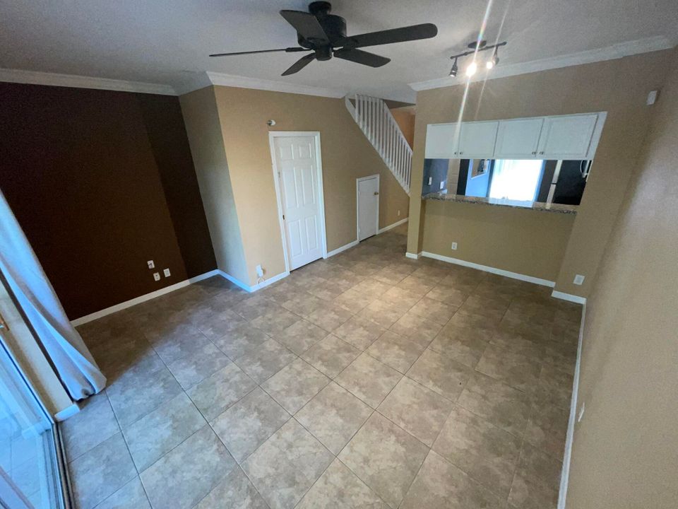 For Rent: $2,100 (2 beds, 2 baths, 1008 Square Feet)