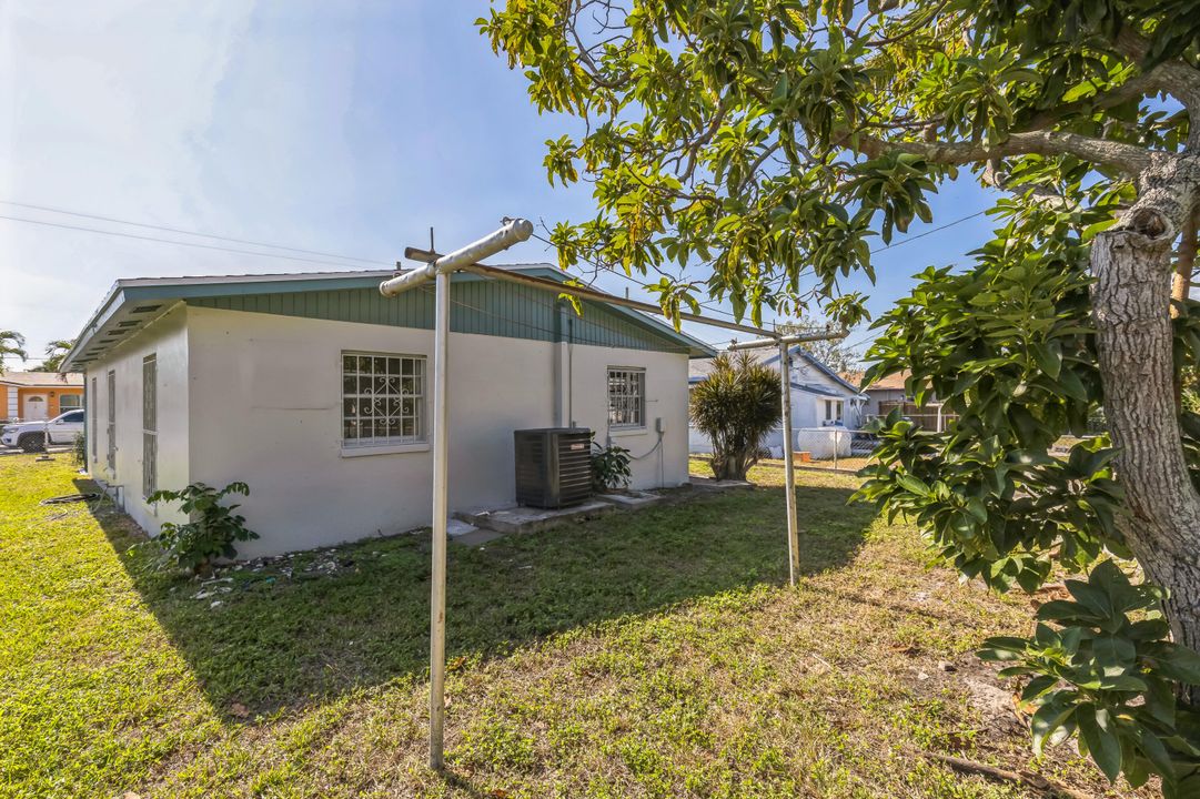 For Sale: $349,000 (4 beds, 2 baths, 1132 Square Feet)