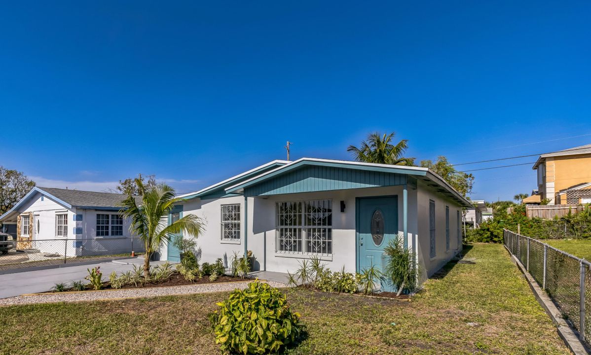 For Sale: $349,000 (4 beds, 2 baths, 1132 Square Feet)