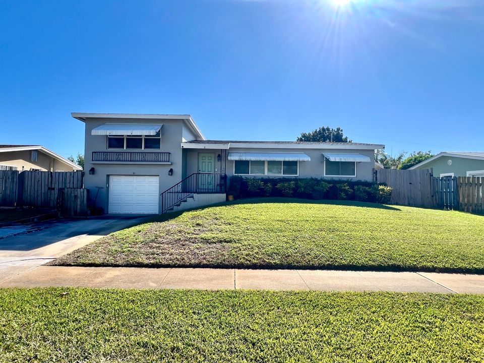 For Sale: $515,000 (4 beds, 2 baths, 1748 Square Feet)