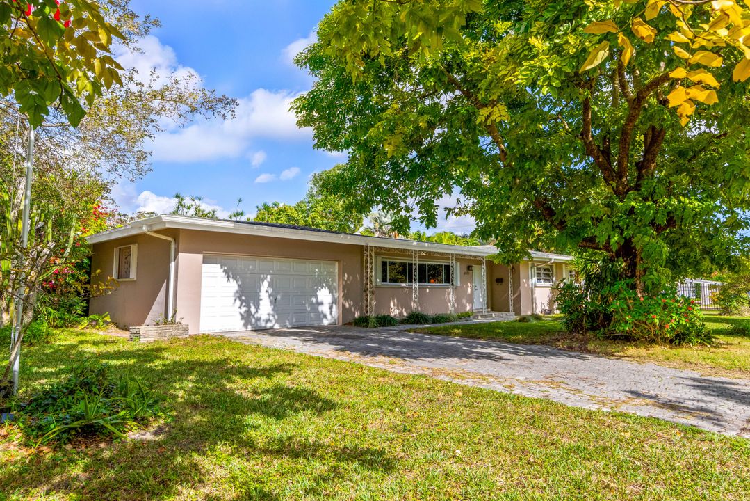 For Sale: $1,100,000 (3 beds, 2 baths, 1643 Square Feet)