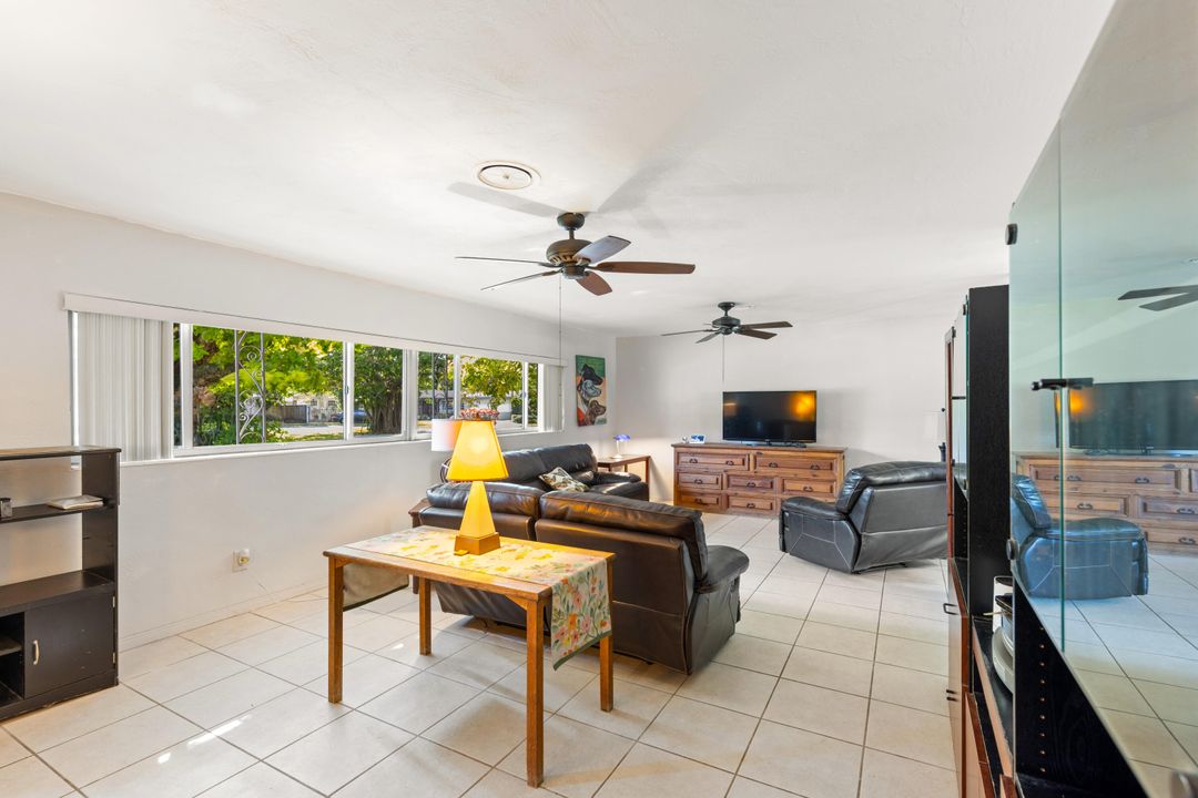 For Sale: $1,100,000 (3 beds, 2 baths, 1643 Square Feet)