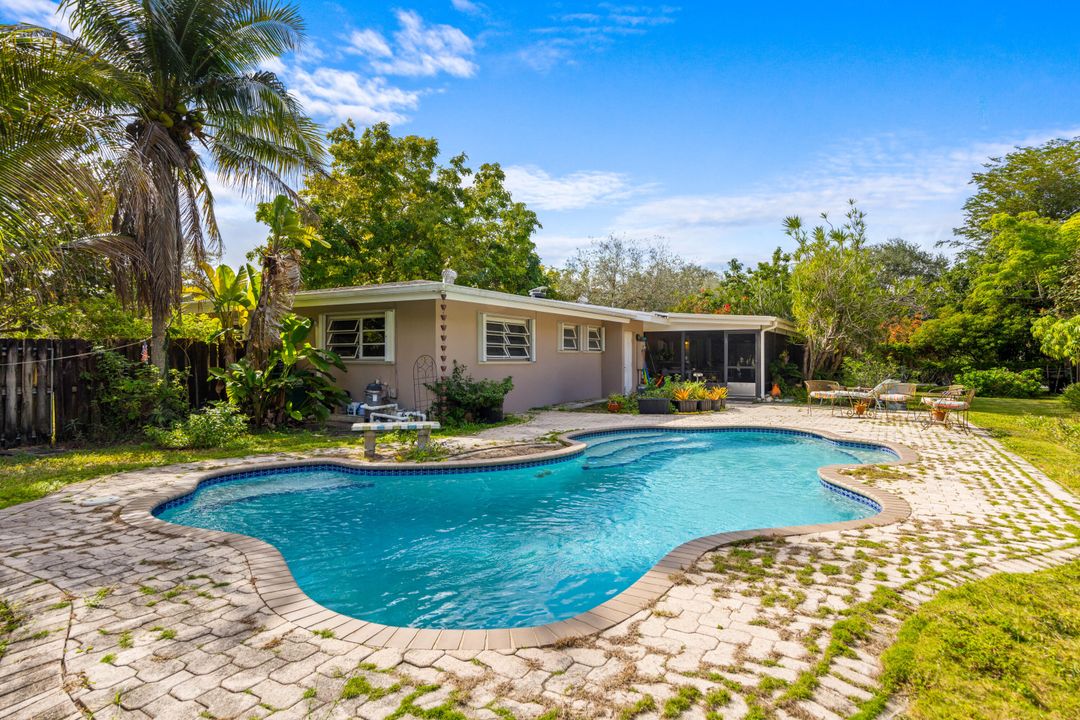 For Sale: $1,100,000 (3 beds, 2 baths, 1643 Square Feet)