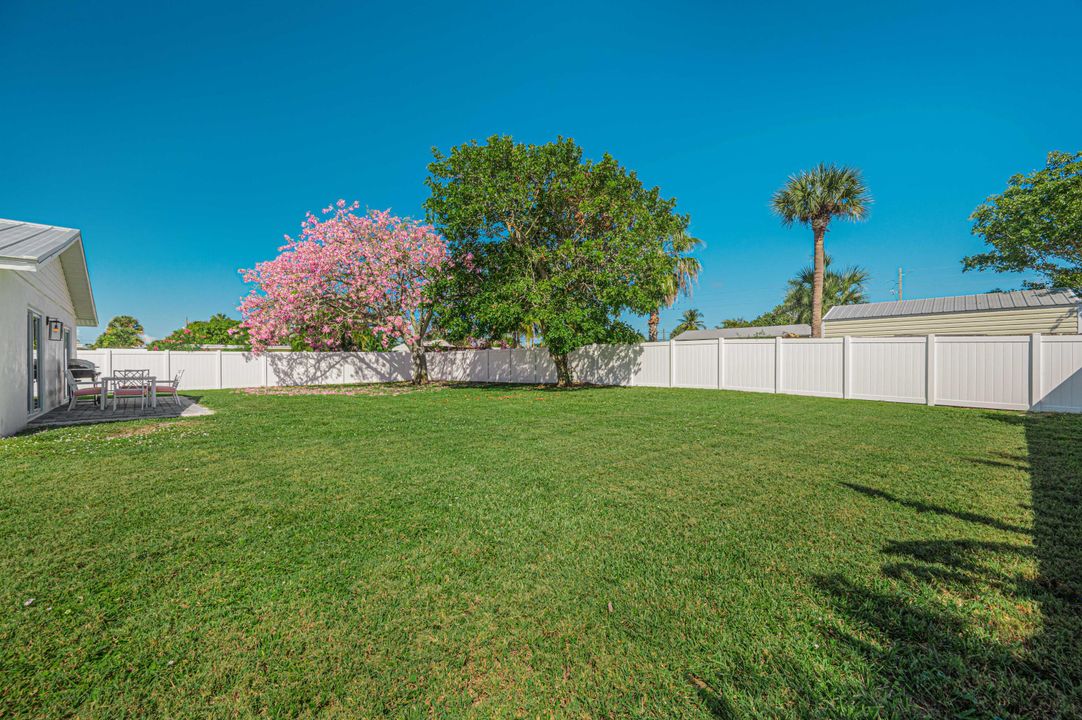 For Sale: $725,000 (3 beds, 2 baths, 1539 Square Feet)