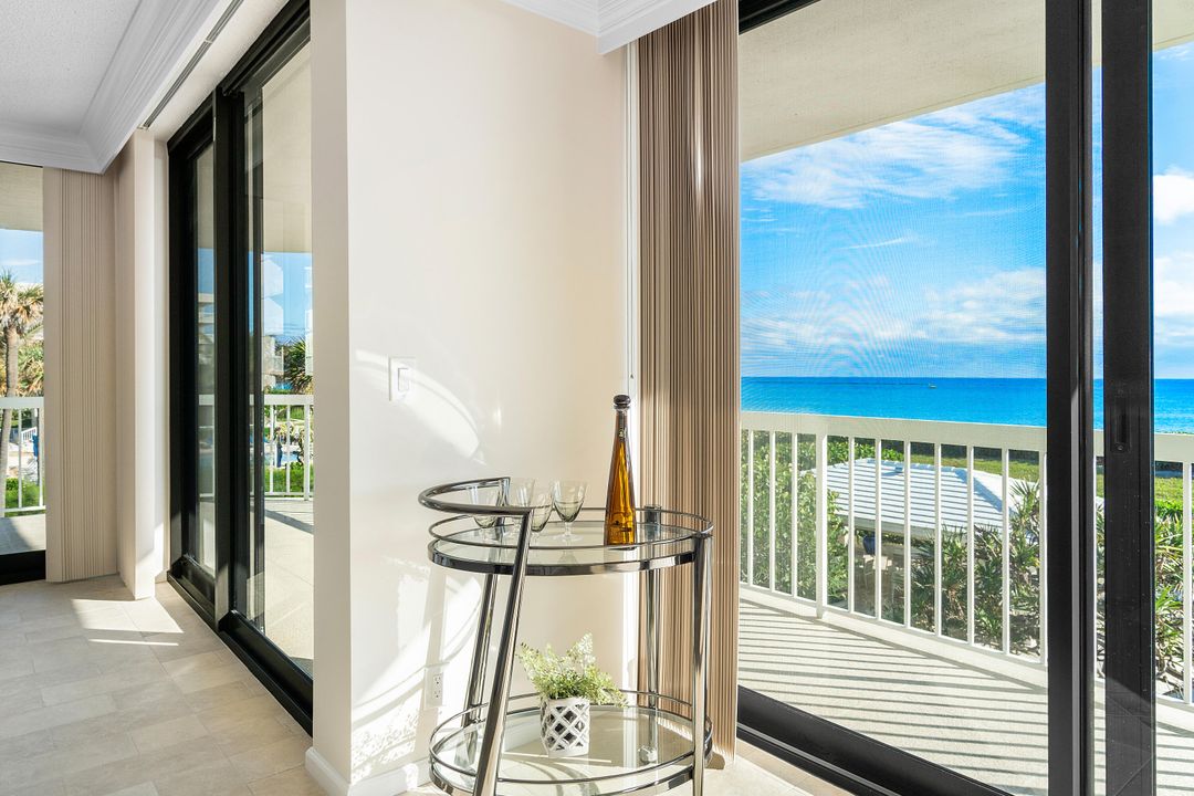 合同活跃: $1,895,000 (3 贝兹, 3 浴室, 2196 平方英尺)