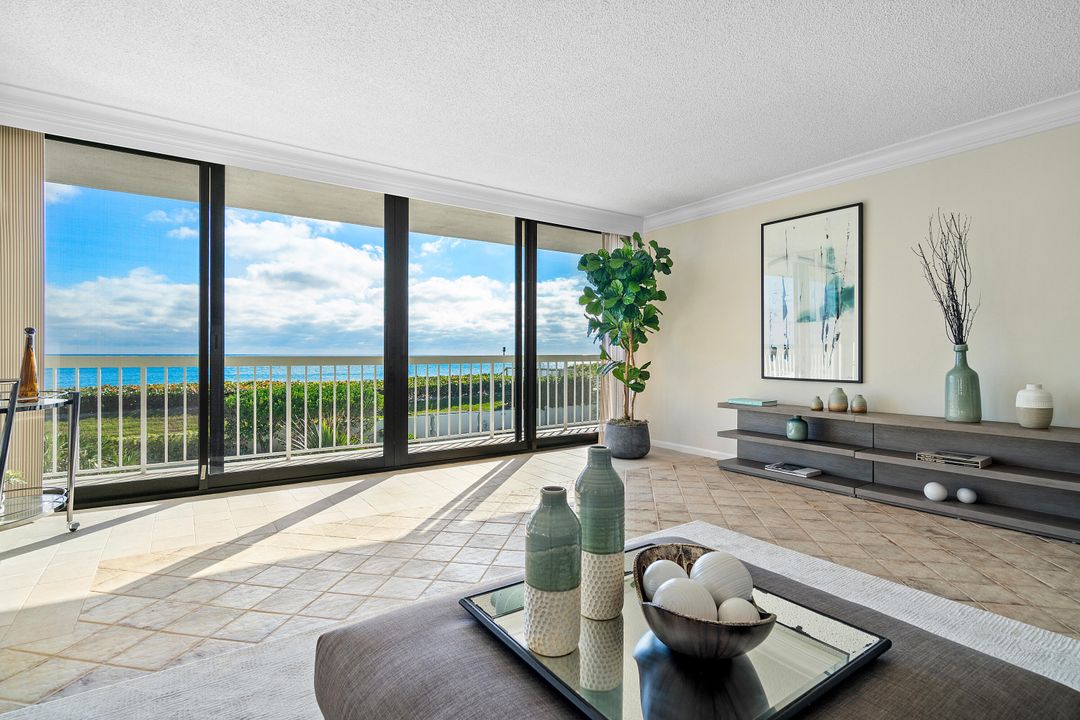 合同活跃: $1,895,000 (3 贝兹, 3 浴室, 2196 平方英尺)