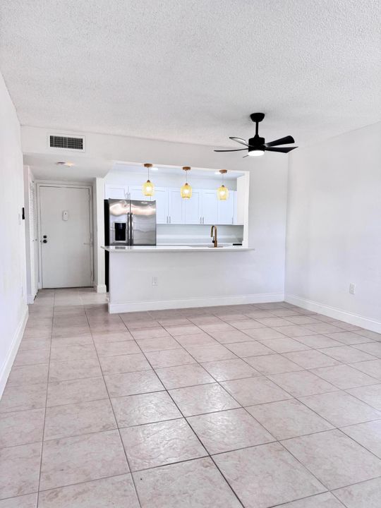 For Sale: $199,990 (2 beds, 2 baths, 1040 Square Feet)